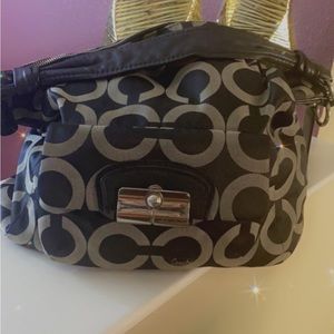 Vintage coach shoulder bag!